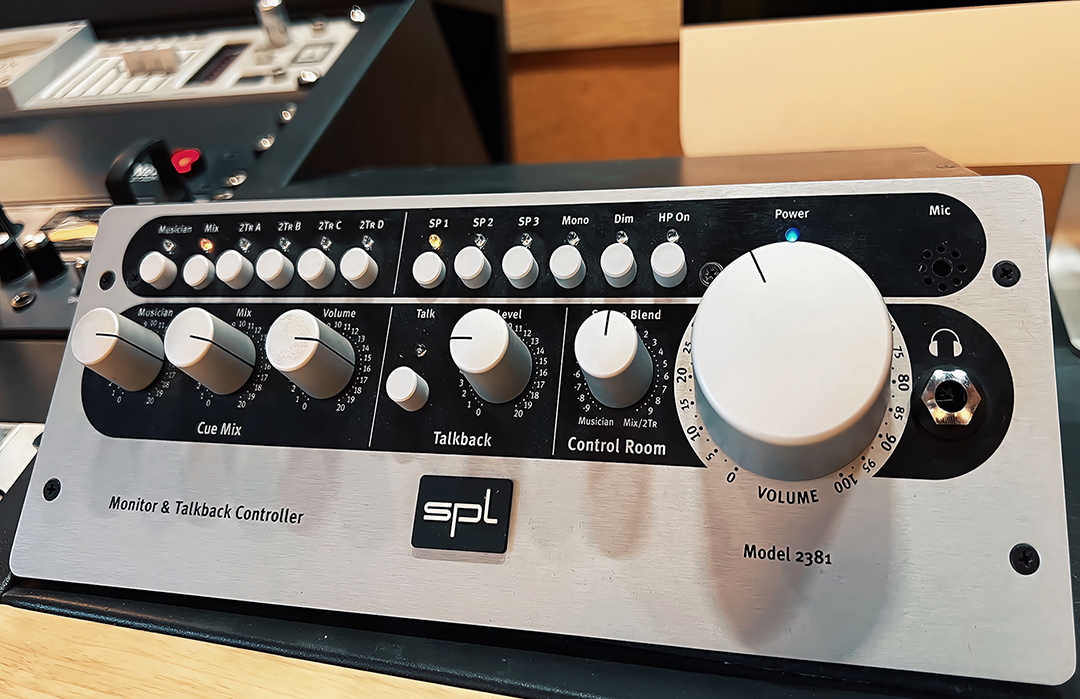 聊聊录音棚的监听控制器