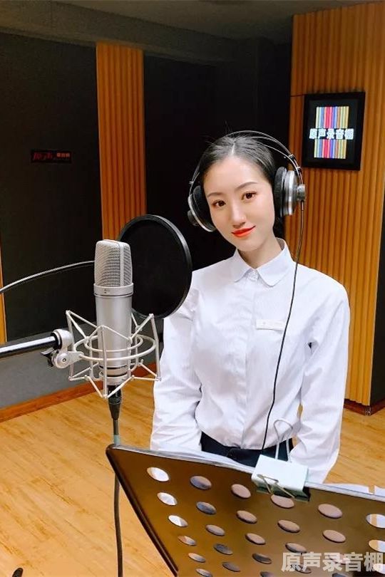 夜读主播李东洁