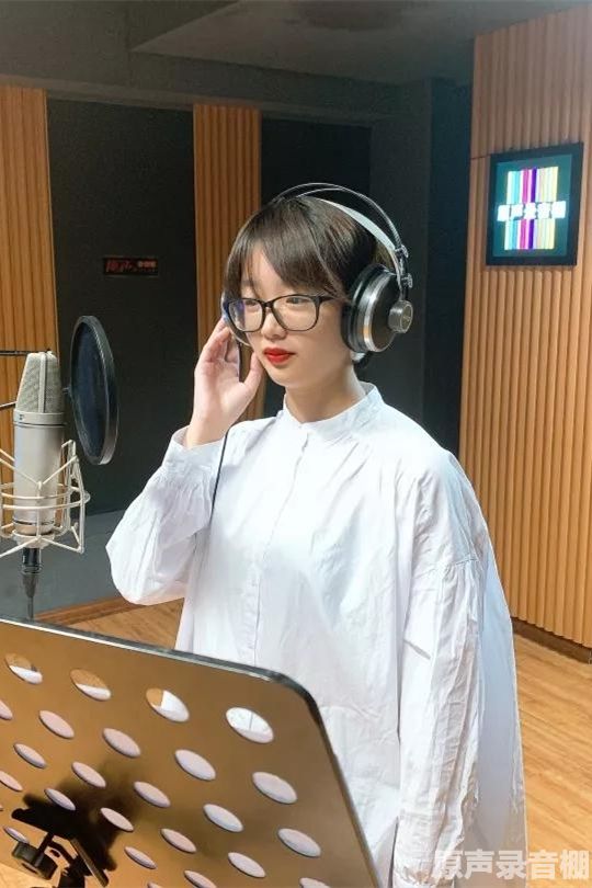 夜读主播鲍娜吉